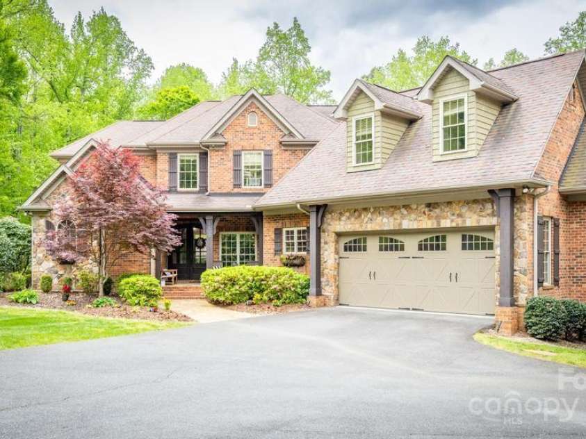 4600 Spicewood Drive, Charlotte, NC 28227.  MLS# CAR4250704, YatesRealty ID 12684. 