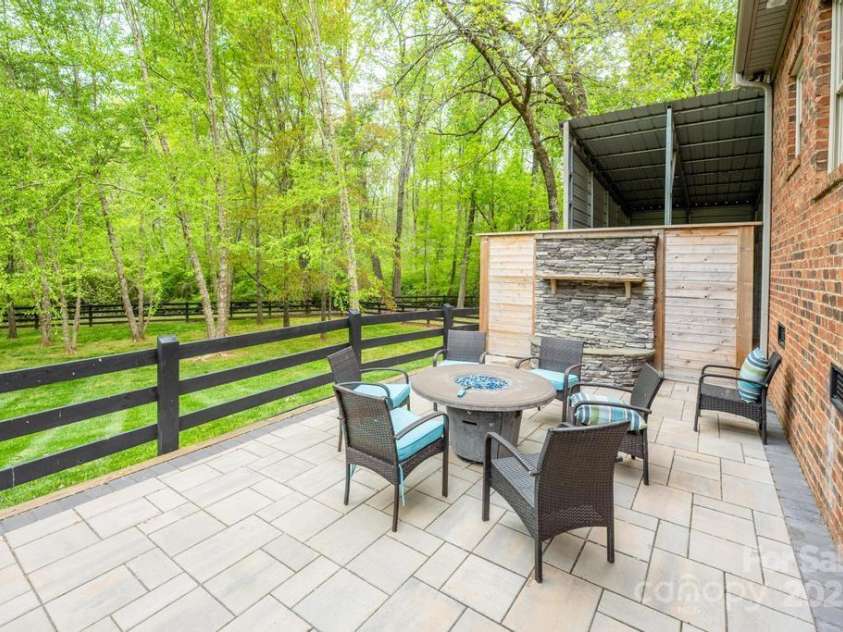 4600 Spicewood Drive, Charlotte, NC 28227.  MLS# CAR4250704, YatesRealty ID 12684. 