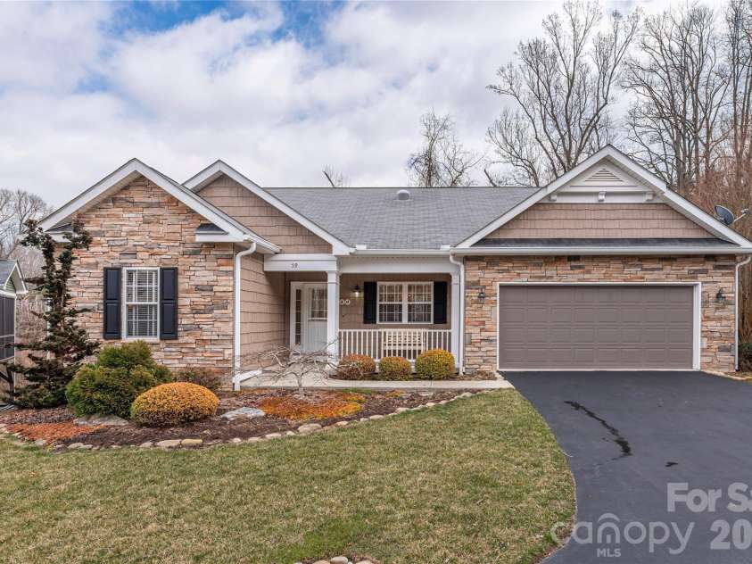 59 Old Pasture Way, Hendersonville, NC 28739.  MLS# CAR4351059, YatesRealty ID 12685. 