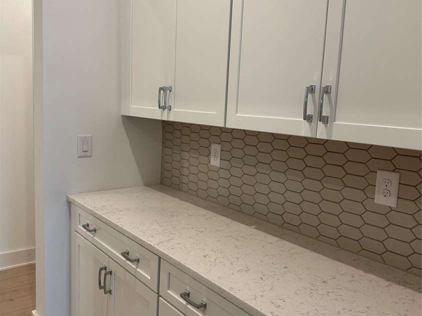 5205 Mint Harbor Way, Charlotte, NC 28269.  MLS# CAR4241159, YatesRealty ID 12686. Butler Pantry