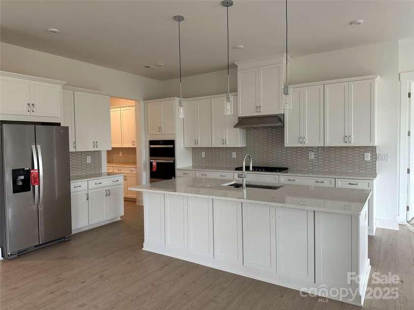 5205 Mint Harbor Way, Charlotte, NC 28269.  MLS# CAR4241159, YatesRealty ID 12686. Gourmet Kitchen