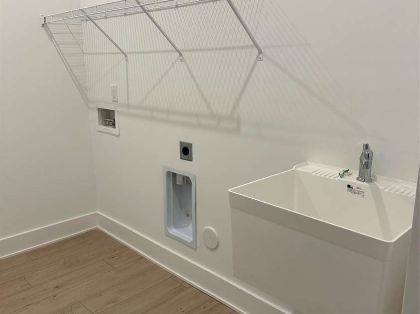 5205 Mint Harbor Way, Charlotte, NC 28269.  MLS# CAR4241159, YatesRealty ID 12686. Laundry Room