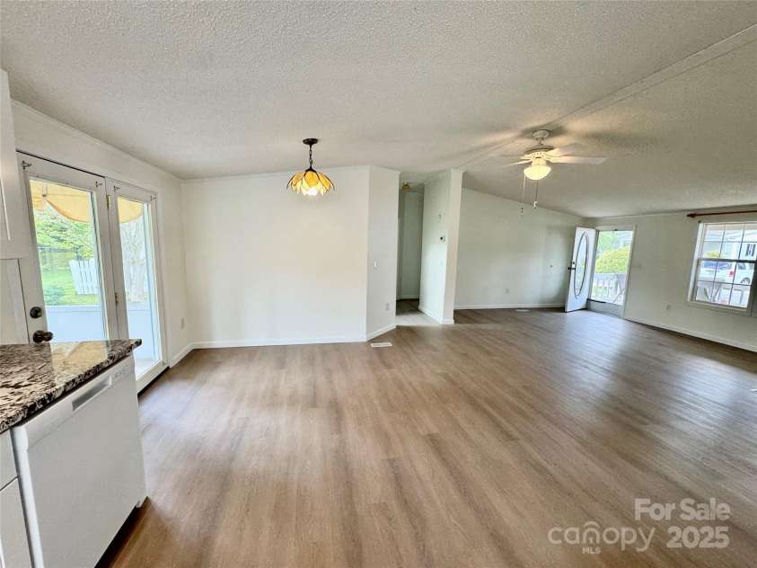 440 Riverwind Drive, Hendersonville, NC 28739.  MLS# CAR4256405, YatesRealty ID 12687. 