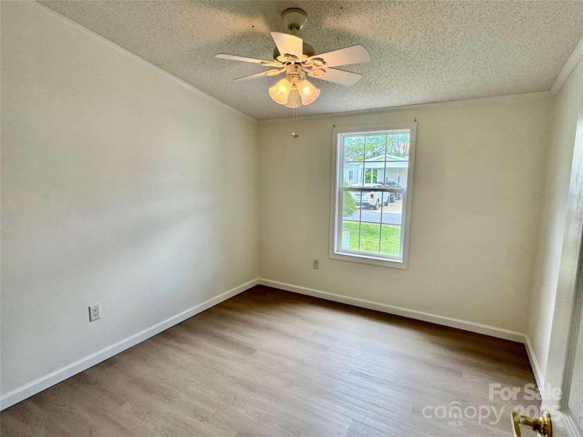 440 Riverwind Drive, Hendersonville, NC 28739.  MLS# CAR4256405, YatesRealty ID 12687. 