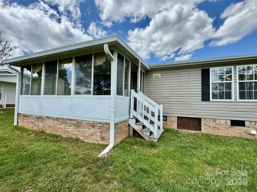 440 Riverwind Drive, Hendersonville, NC 28739.  MLS# CAR4256405, YatesRealty ID 12687. 