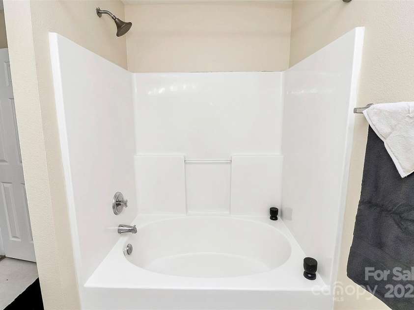 2045 Flushing Court, Charlotte, NC 28215.  MLS# CAR4256375, YatesRealty ID 12689. 