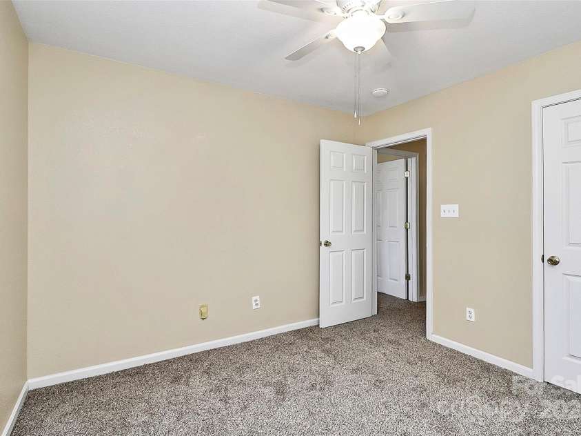 2045 Flushing Court, Charlotte, NC 28215.  MLS# CAR4256375, YatesRealty ID 12689. Full bath