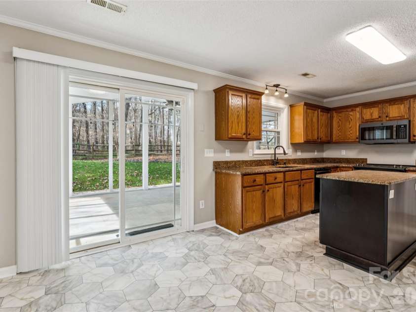 8307 Poplar Grove Circle, Waxhaw, NC 28173.  MLS# CAR4357386, YatesRealty ID 12689. Breakfast Area opens into Screen Porch