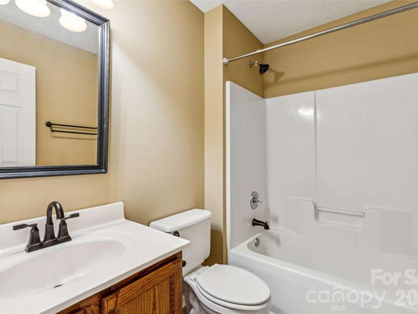 8307 Poplar Grove Circle, Waxhaw, NC 28173.  MLS# CAR4357386, YatesRealty ID 12689. Guest Bath