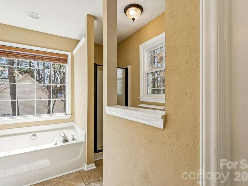 8307 Poplar Grove Circle, Waxhaw, NC 28173.  MLS# CAR4357386, YatesRealty ID 12689. Primary Bath