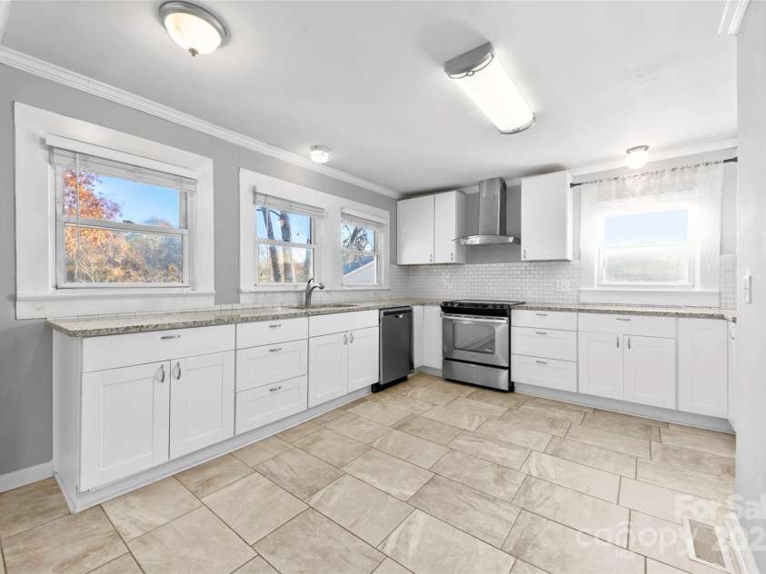 6621 Charlie Walker Road, Kannapolis, NC 28081.  MLS# CAR4321839, YatesRealty ID 1269. Kitchen