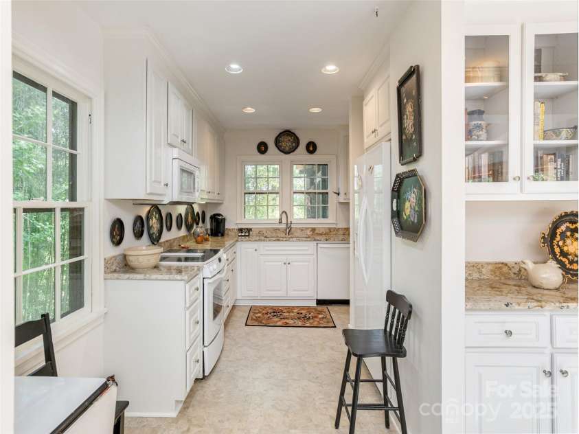 203 Lake Drive, Hendersonville, NC 28739.  MLS# CAR4255151, YatesRealty ID 12690. 