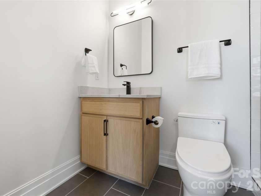 1423 Wendover Road, Charlotte, NC 28211.  MLS# CAR4360414, YatesRealty ID 12691. Full Bath