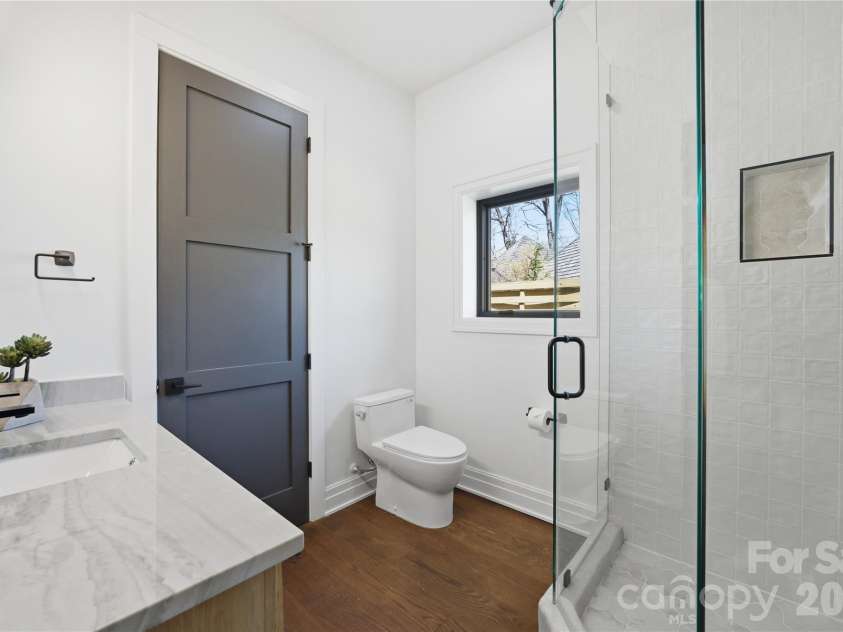 1423 Wendover Road, Charlotte, NC 28211.  MLS# CAR4360414, YatesRealty ID 12691. Full Bath
