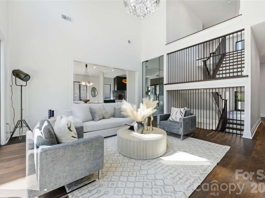 1423 Wendover Road, Charlotte, NC 28211.  MLS# CAR4360414, YatesRealty ID 12691. Great Room