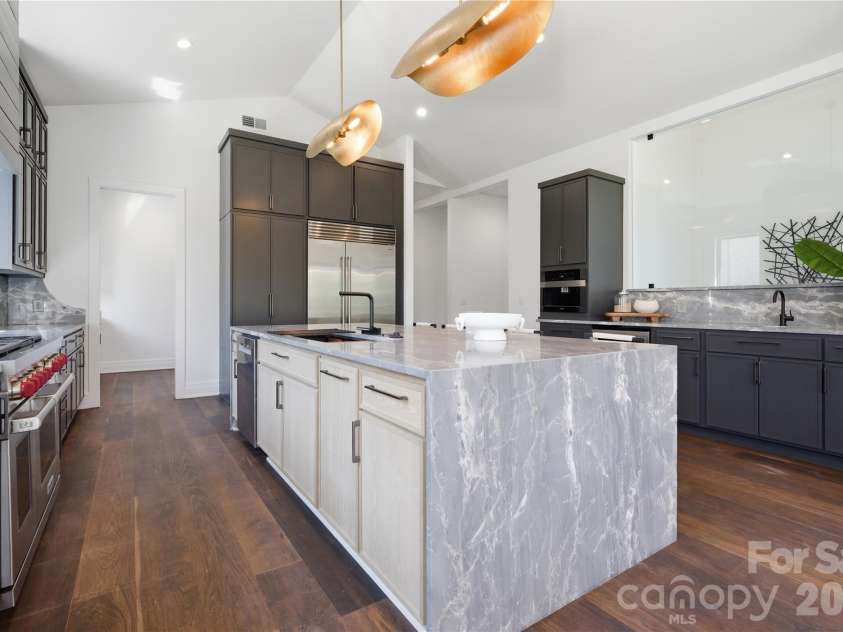 1423 Wendover Road, Charlotte, NC 28211.  MLS# CAR4360414, YatesRealty ID 12691. Kitchen
