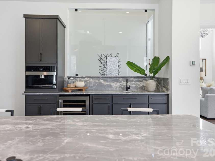 1423 Wendover Road, Charlotte, NC 28211.  MLS# CAR4360414, YatesRealty ID 12691. Kitchen