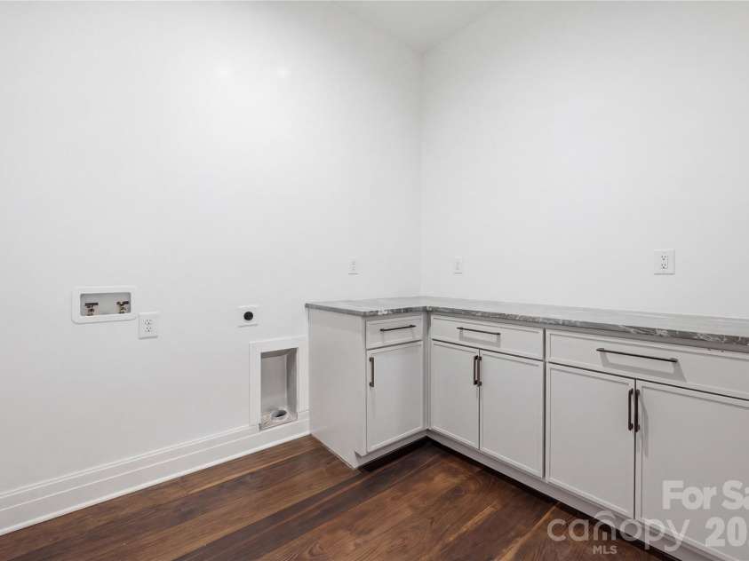 1423 Wendover Road, Charlotte, NC 28211.  MLS# CAR4360414, YatesRealty ID 12691. Laundry Room