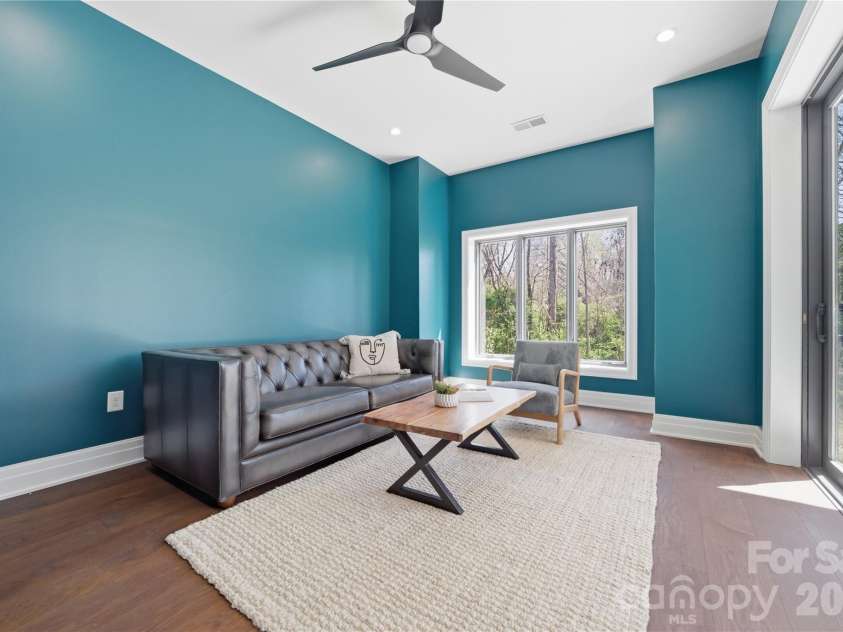 1423 Wendover Road, Charlotte, NC 28211.  MLS# CAR4360414, YatesRealty ID 12691. Library