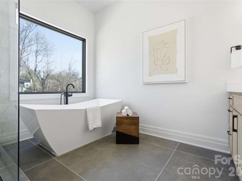 1423 Wendover Road, Charlotte, NC 28211.  MLS# CAR4360414, YatesRealty ID 12691. Primary Bathroom