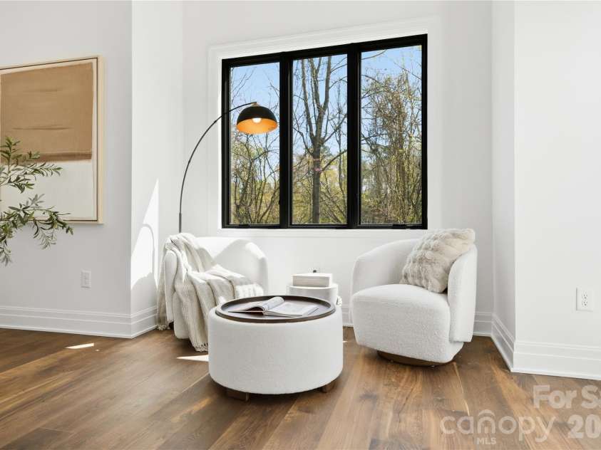 1423 Wendover Road, Charlotte, NC 28211.  MLS# CAR4360414, YatesRealty ID 12691. Primary Sitting Area