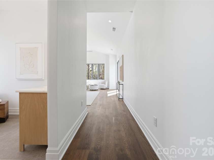 1423 Wendover Road, Charlotte, NC 28211.  MLS# CAR4360414, YatesRealty ID 12691. Primary Suite Hall