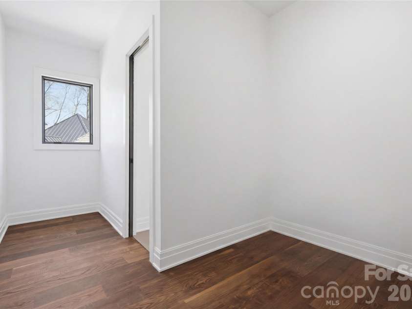 1423 Wendover Road, Charlotte, NC 28211.  MLS# CAR4360414, YatesRealty ID 12691. Primary Walk-In Clsoet