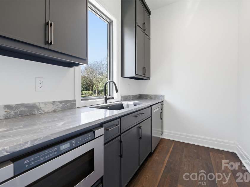 1423 Wendover Road, Charlotte, NC 28211.  MLS# CAR4360414, YatesRealty ID 12691. Scullery