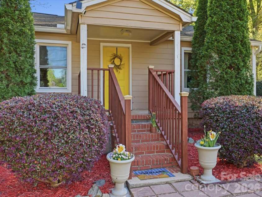 6223 Macon Street, Charlotte, NC 28208.  MLS# CAR4363262, YatesRealty ID 12693. 