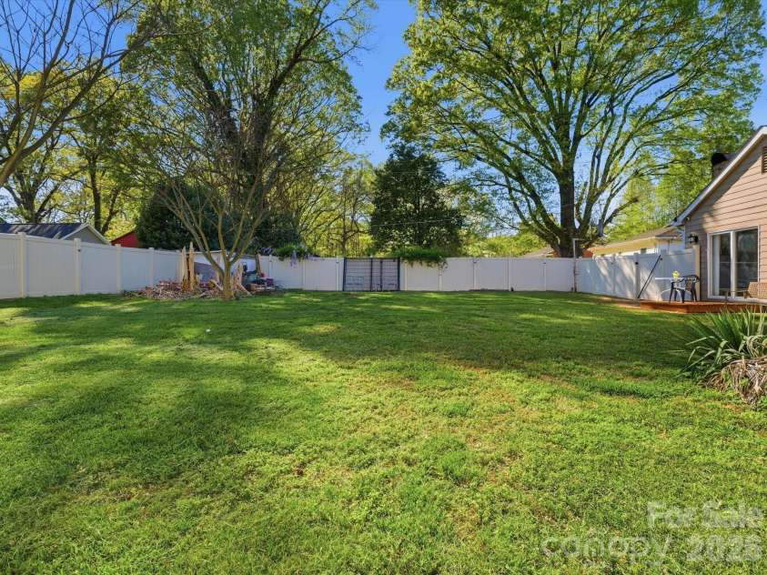 6223 Macon Street, Charlotte, NC 28208.  MLS# CAR4363262, YatesRealty ID 12693. 