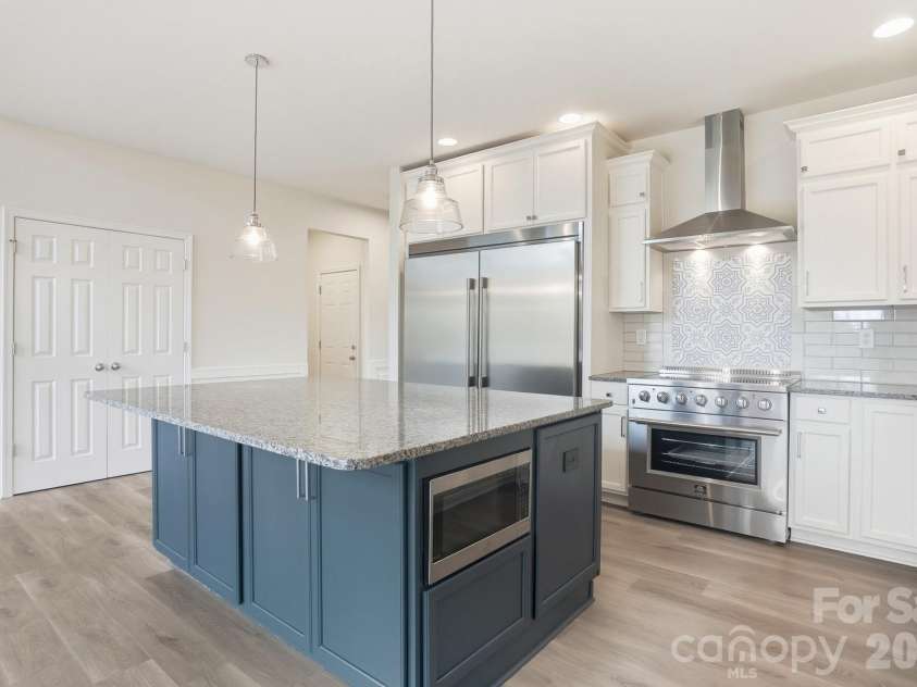 17909 Wilbanks Drive, Charlotte, NC 28278.  MLS# CAR4364271, YatesRealty ID 12694. 