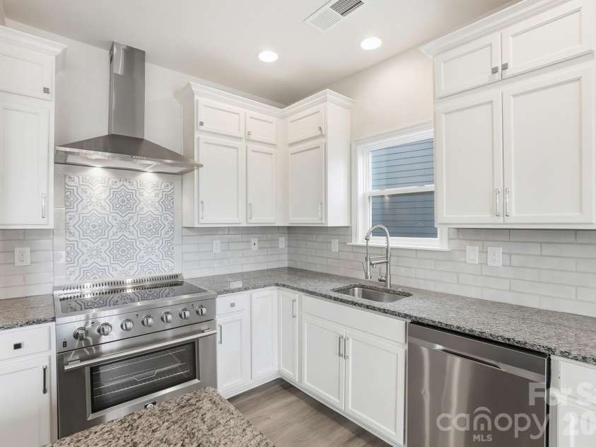 17909 Wilbanks Drive, Charlotte, NC 28278.  MLS# CAR4364271, YatesRealty ID 12694. 