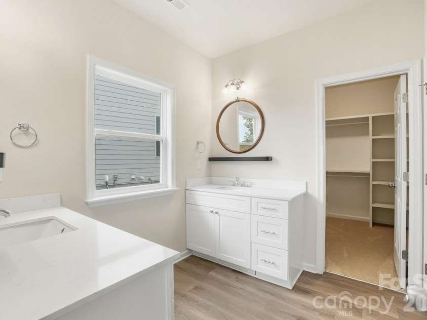 17909 Wilbanks Drive, Charlotte, NC 28278.  MLS# CAR4364271, YatesRealty ID 12694. 