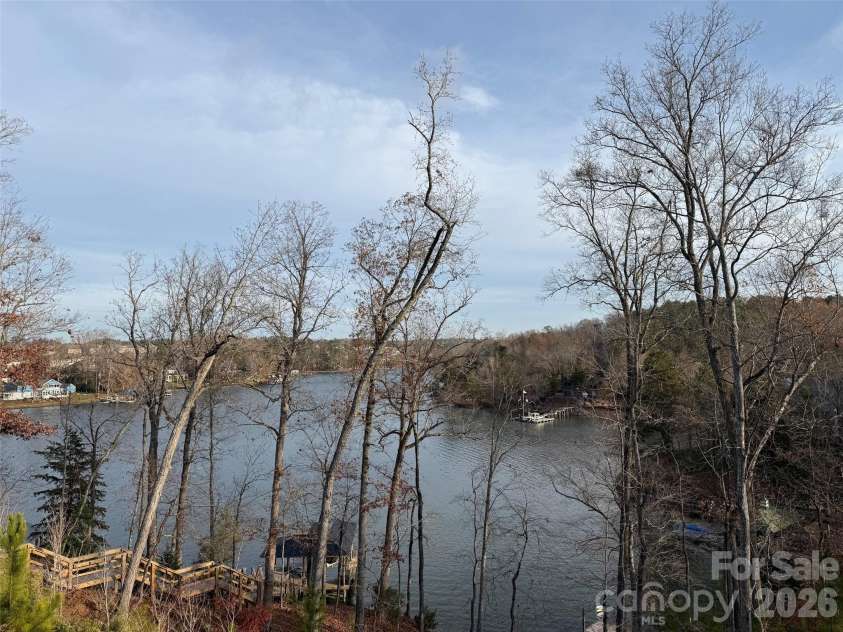 17909 Wilbanks Drive, Charlotte, NC 28278.  MLS# CAR4364271, YatesRealty ID 12694. 