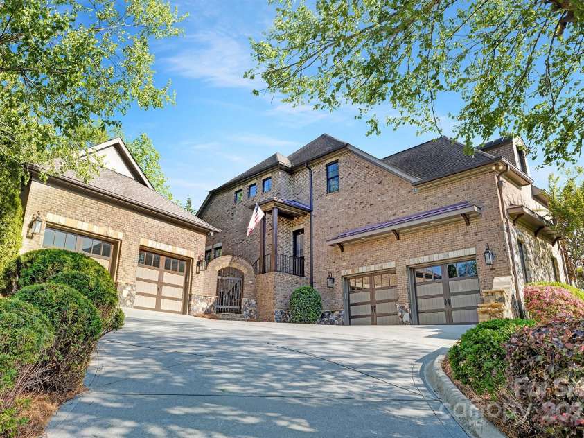7311 Barrington Ridge Drive, Fort Mill, SC 29707.  MLS# CAR4310703, YatesRealty ID 12696. 4 garage spaces