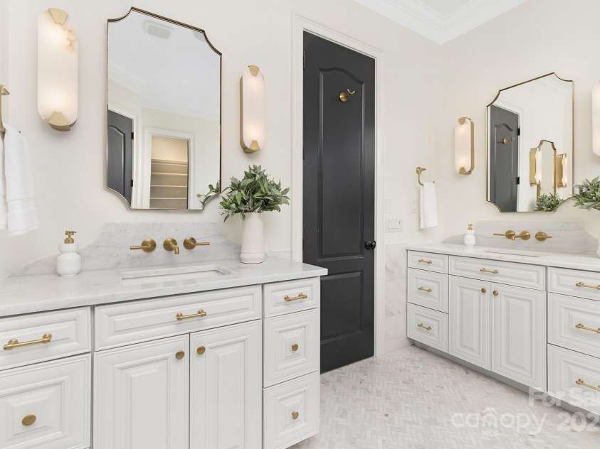 7311 Barrington Ridge Drive, Fort Mill, SC 29707.  MLS# CAR4310703, YatesRealty ID 12696. Newly renovated primary bath 