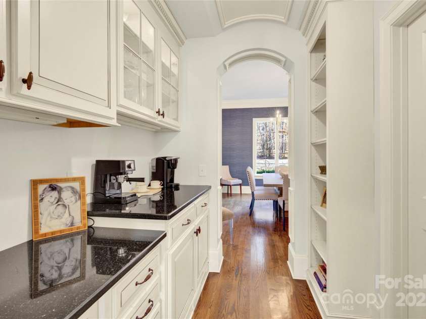 107 Cold Hollow Farms Drive, Mooresville, NC 28117.  MLS# CAR4218362, YatesRealty ID 12697. Butlers Pantry