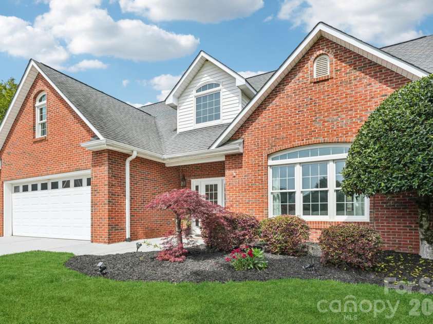 2005 Pinefield Court, Gastonia, NC 28056.  MLS# CAR4363105, YatesRealty ID 12697. 