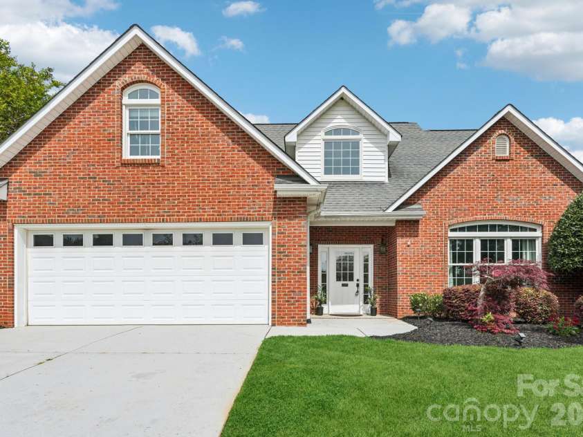2005 Pinefield Court, Gastonia, NC 28056.  MLS# CAR4363105, YatesRealty ID 12697. 