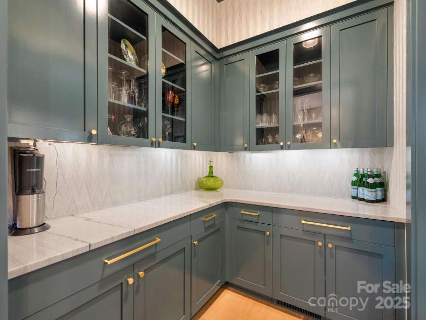 2343 Vernon Drive, Charlotte, NC 28211.  MLS# CAR4247008, YatesRealty ID 12698. Bar