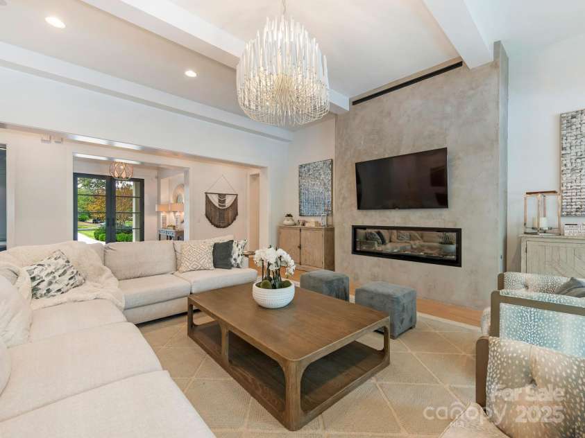2343 Vernon Drive, Charlotte, NC 28211.  MLS# CAR4247008, YatesRealty ID 12698. Family Room