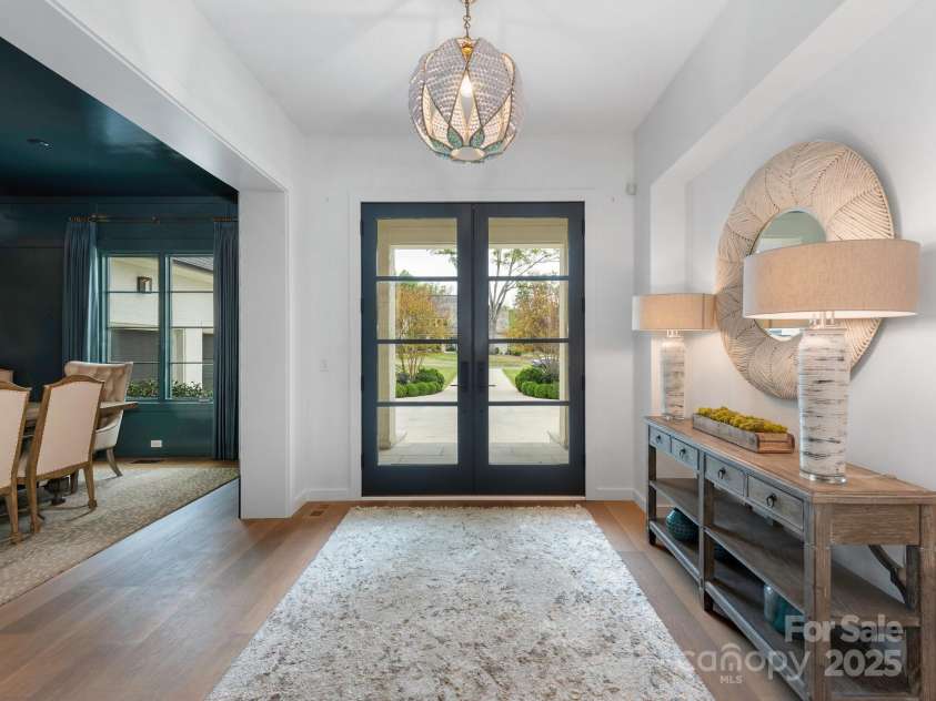 2343 Vernon Drive, Charlotte, NC 28211.  MLS# CAR4247008, YatesRealty ID 12698. Foyer
