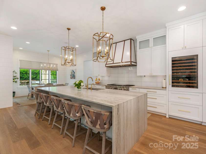 2343 Vernon Drive, Charlotte, NC 28211.  MLS# CAR4247008, YatesRealty ID 12698. Kitchen
