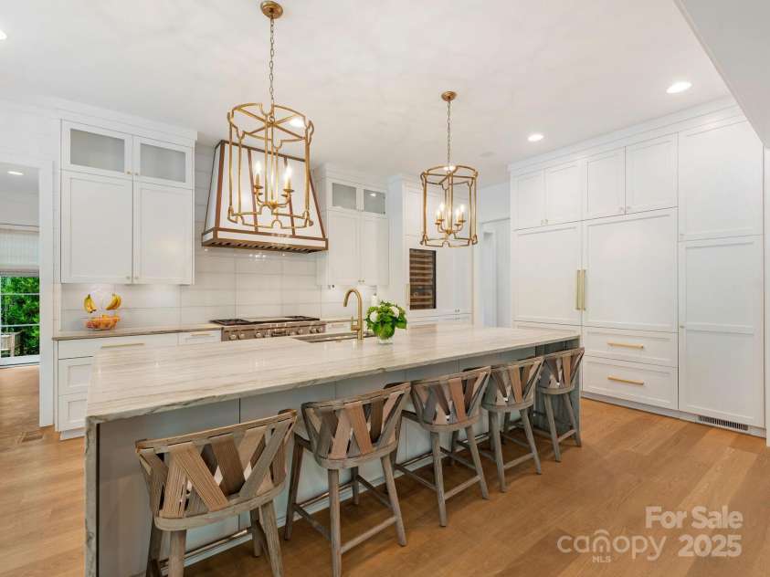 2343 Vernon Drive, Charlotte, NC 28211.  MLS# CAR4247008, YatesRealty ID 12698. Kitchen