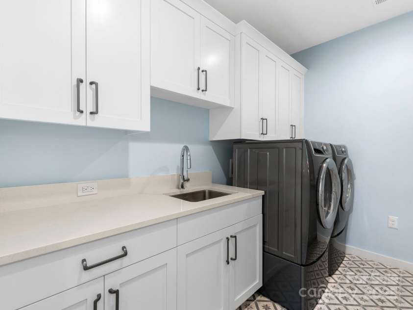 2343 Vernon Drive, Charlotte, NC 28211.  MLS# CAR4247008, YatesRealty ID 12698. Laundry Room