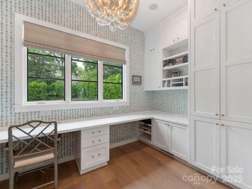 2343 Vernon Drive, Charlotte, NC 28211.  MLS# CAR4247008, YatesRealty ID 12698. Office