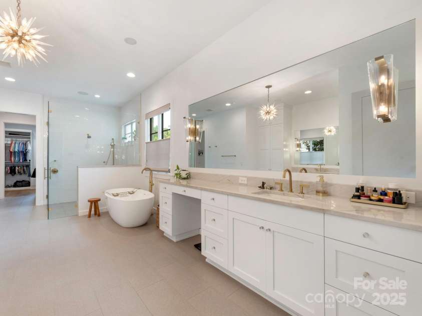 2343 Vernon Drive, Charlotte, NC 28211.  MLS# CAR4247008, YatesRealty ID 12698. Primary Bathroom