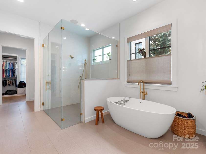 2343 Vernon Drive, Charlotte, NC 28211.  MLS# CAR4247008, YatesRealty ID 12698. Primary Bathroom