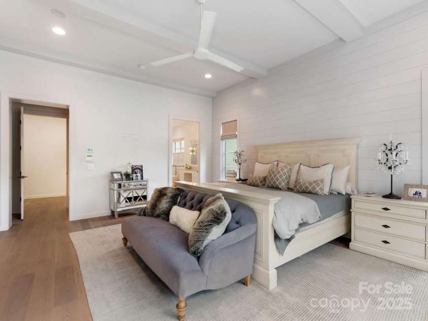 2343 Vernon Drive, Charlotte, NC 28211.  MLS# CAR4247008, YatesRealty ID 12698. Primary Bedroom