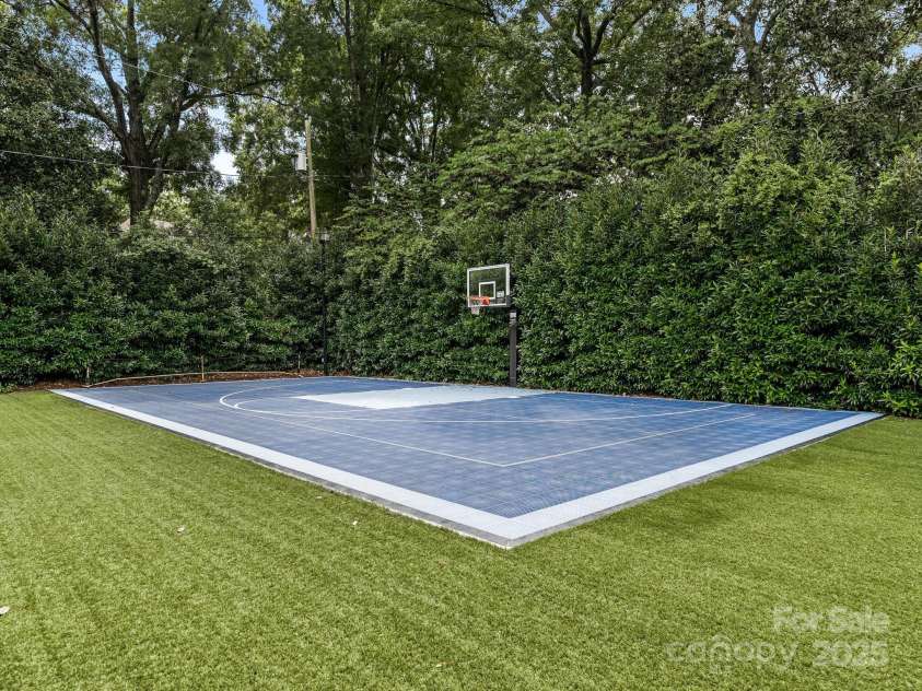 2343 Vernon Drive, Charlotte, NC 28211.  MLS# CAR4247008, YatesRealty ID 12698. Sport Court